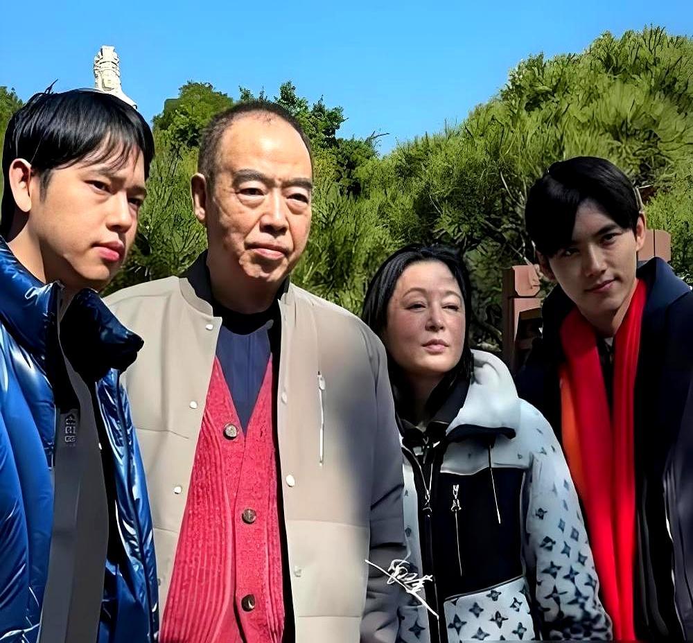 74岁的陈凯歌踩着五万块的鳄鱼皮鞋，手腕晃着六十万的大金表，在三亚阿那亚的海景别