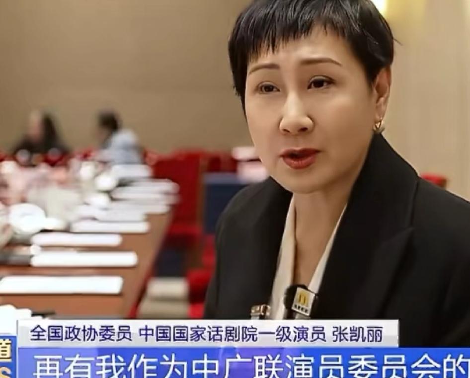 怎么感觉影视界的管理制度比我公司还混乱一直没搞懂影视界为啥时不时蹦出来一条条新