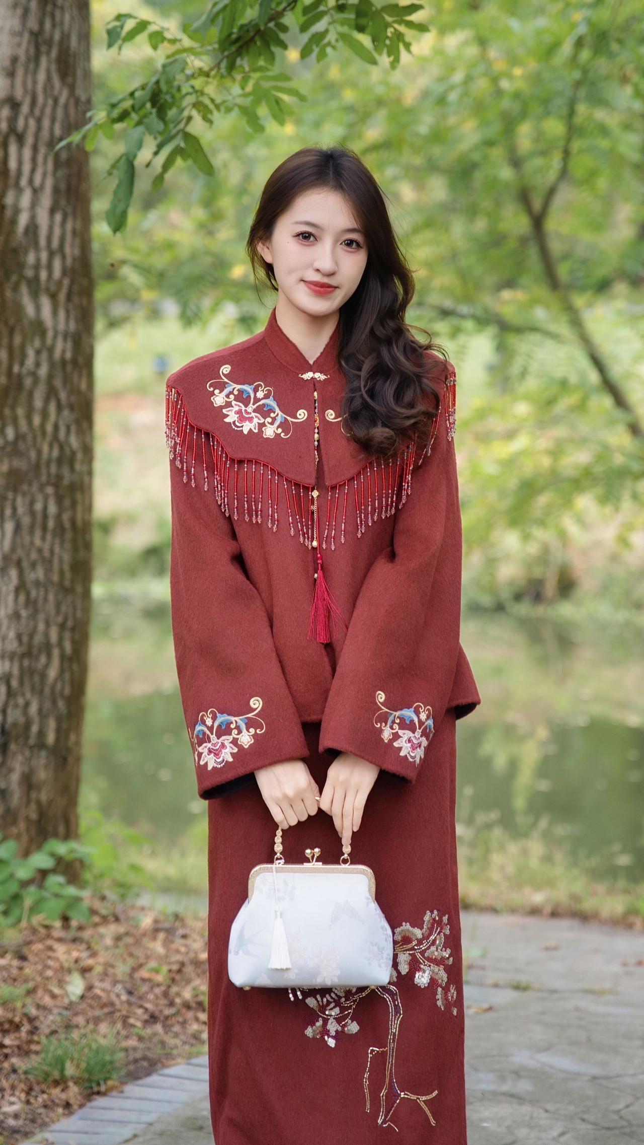 生活本没有一纸蓝图，更没有标准答案。认真生活过的人才知道，他们通过努力换来的不是