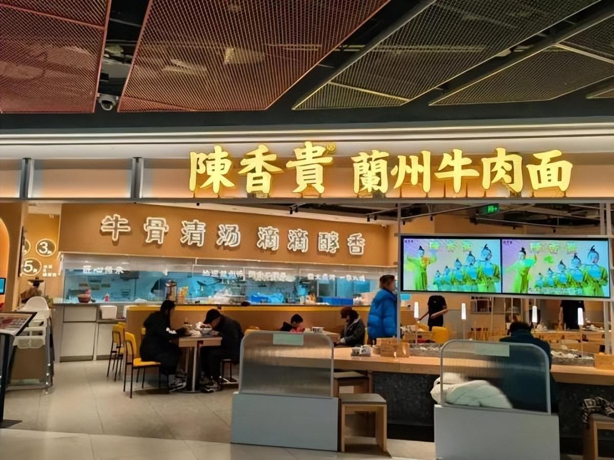 你们发现没有，遍地开花的兰州拉面，正在大批量关门！很多人不知道一个冷知识：市面