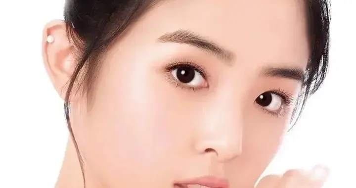 张含韵美图惊艳亮相：甜美魅力引爆视觉盛宴