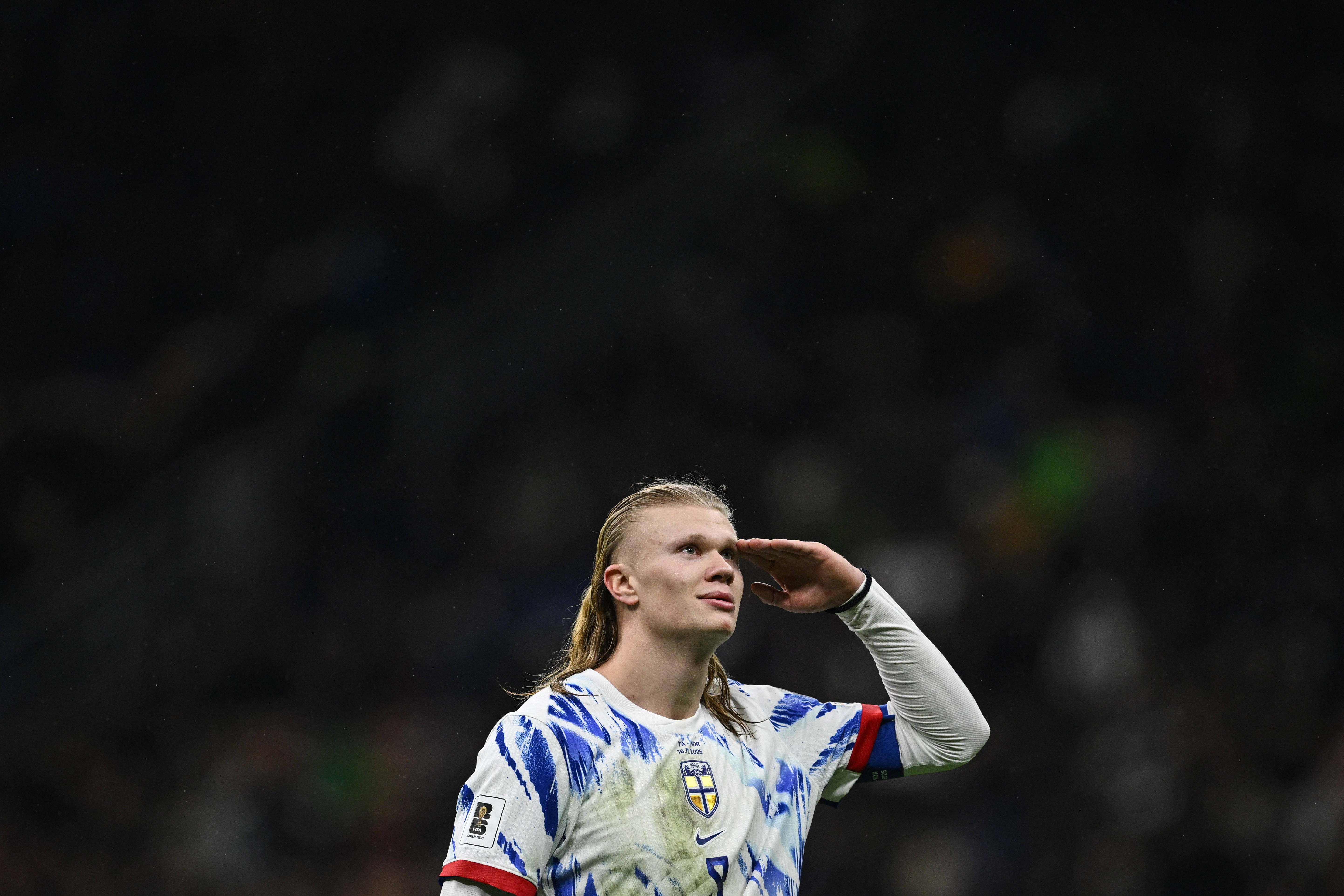 哈兰德: 打平后曼奇尼摸我屁股, 我生气了就连进2个, 谢谢他