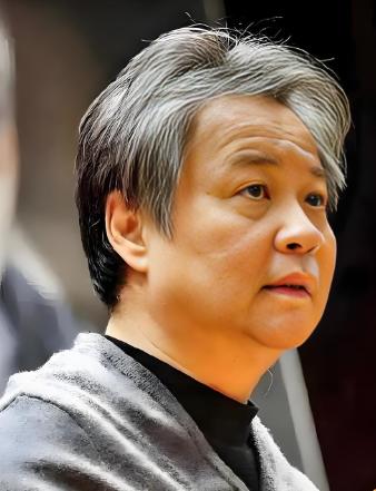 余华一针见血：“人性最大的真相，都藏在这一进一出里手伸进别人口袋里掏钱