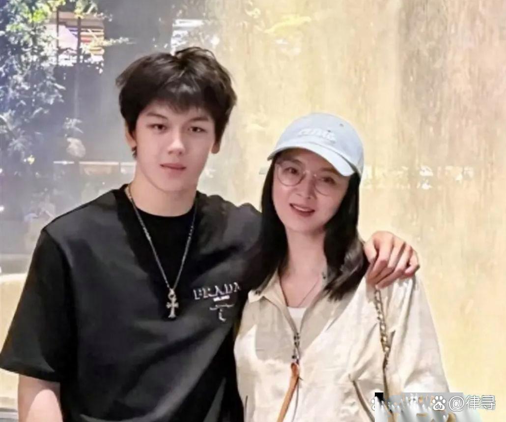 王艳这运气，真不知道算好还是差。老公王志才，欠了11个亿，2019年人就消失了，到现在没影。北京那个