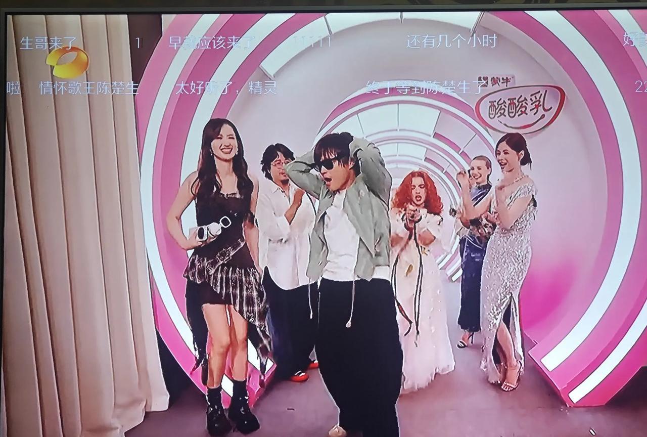 火星电台携手者来女带着玉盘离开《歌手》私奔了！先把掌声送给同时打包送走的者来女