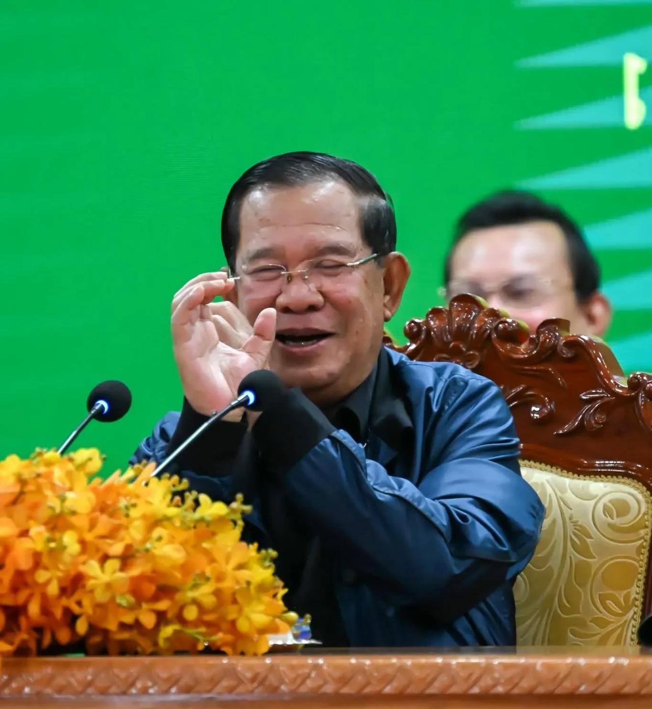 柬埔寨参议院主席洪森对泰国前总理他信的近日的言论公开表示：“他信几乎每天都会向我