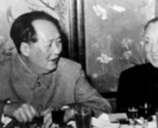 1960年除夕夜，毛主席吃了一口葱油饼后脸色大变，立马把做饭的厨师喊了过来，厉声