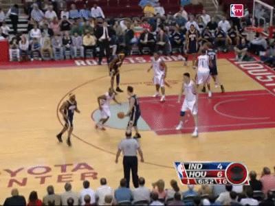 穿裆过姚明的这个后卫，你认识吗？