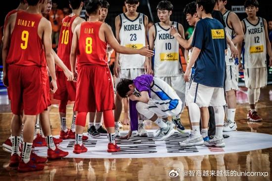 这是2018年亚青赛韩国U18输给国青后李贤重痛哭的画面，七年后李贤重成为了韩国