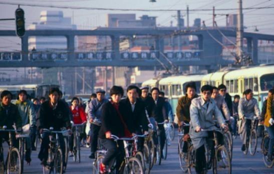 今天的中国能强到这地步，其实是个“反常现象”，照理说，中国现在应该还很穷、很落后