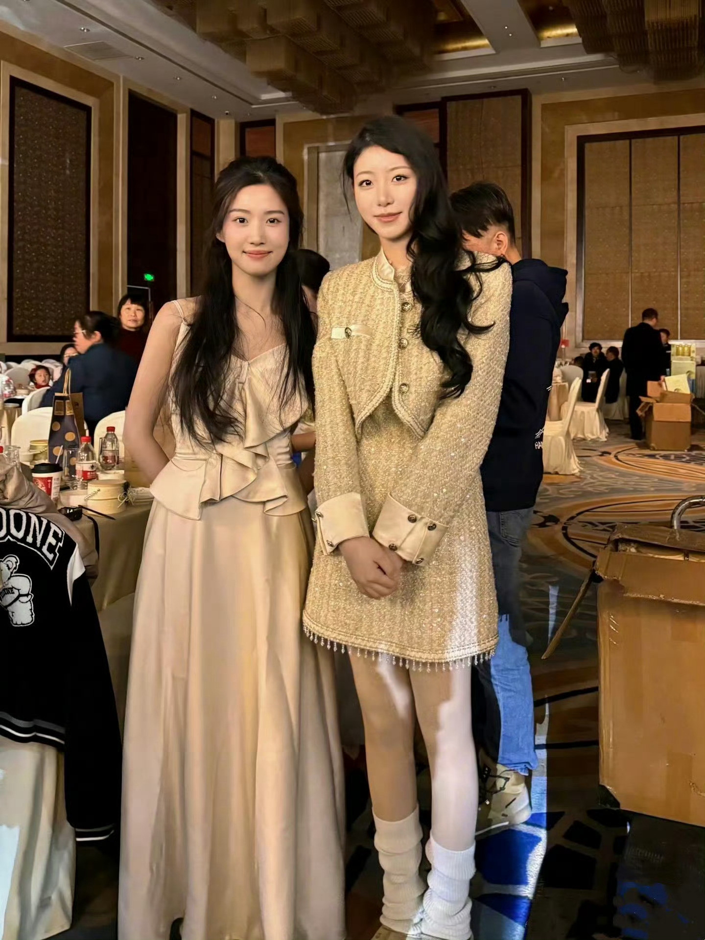 卢昱晓当伴娘被嘲普，你们觉得她长得到底怎么样卢昱晓这一秒过火包场