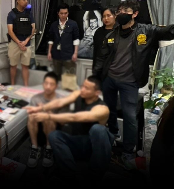 八哥被抓2026年4月10日泰国官方媒体报道，两名中国网红因为在酒店吸食违禁品