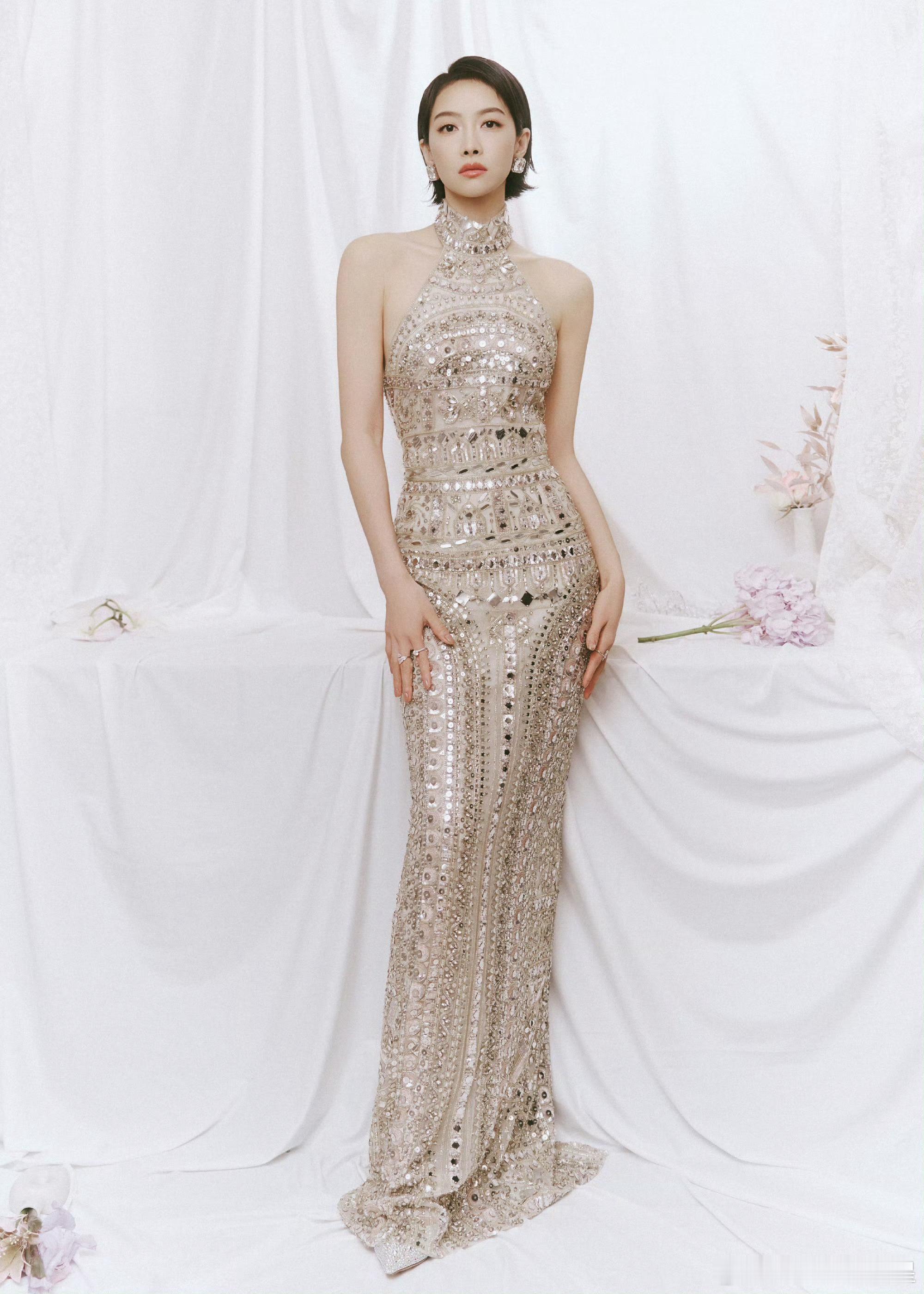 宋茜一身ZuhairMurad2026早春度假系列刺绣亮片礼服短发造型