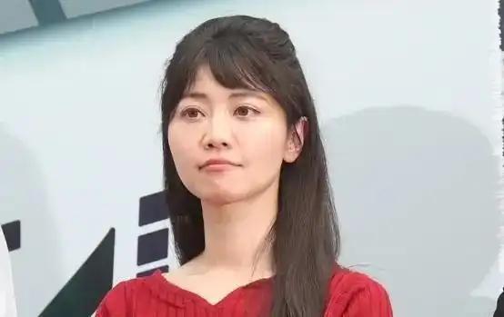 台湾资深媒体人赵少康问绿营高嘉瑜，你为什么在我的节目中穿美国国旗，你是要支持美国