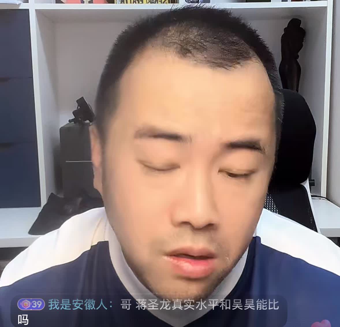 媒体人徐江语出惊人，他觉得上海申花的朱辰杰和蒋圣龙中卫组合其实很菜。哪怕当年山东