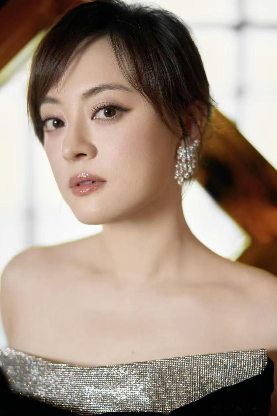 孙俪两个字还是太权威了孙俪的演技真的太稳了，胡曼黎演活了！孙俪演活俗女胡曼黎缺点