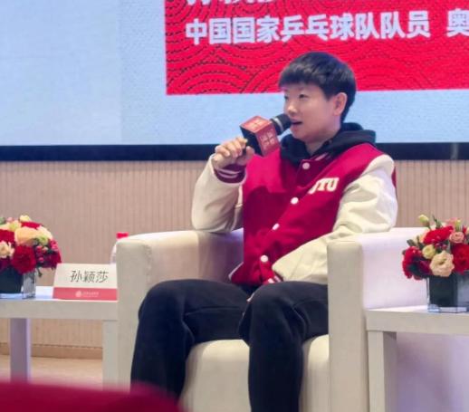 2025年大运会咱们错失四枚金牌，是咱们没派出真正的顶级大学生孙颖莎！孙颖莎