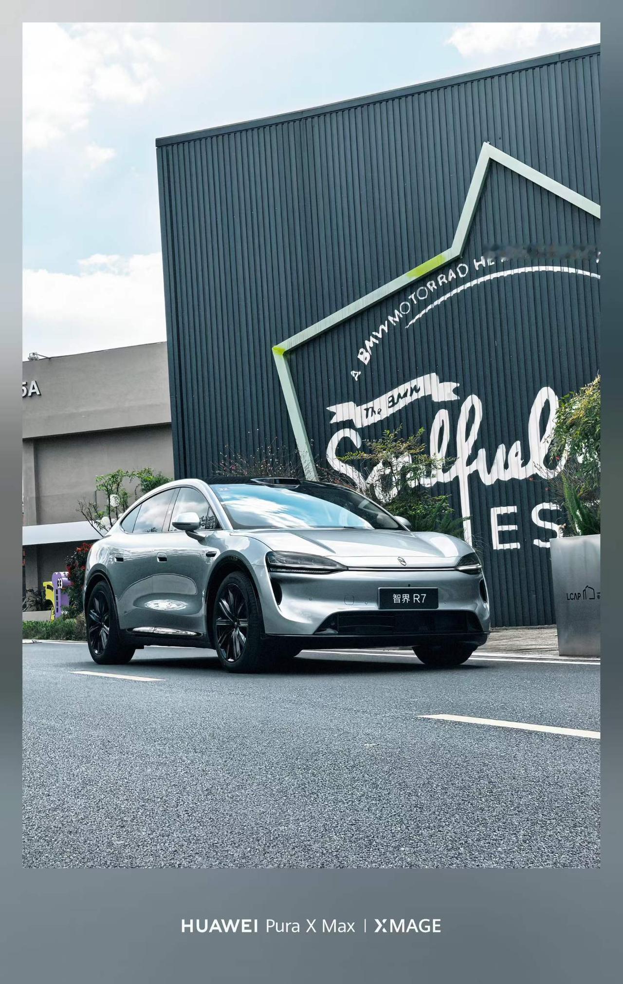 智界R7焕新款为何成25万级家用SUV优选在看25万级家用SUV？别只看外观，