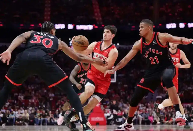 对谢泼德来说,缺少的仅仅是时间,每场上场二十多分钟,第四年肯定会达到主要轮换到首