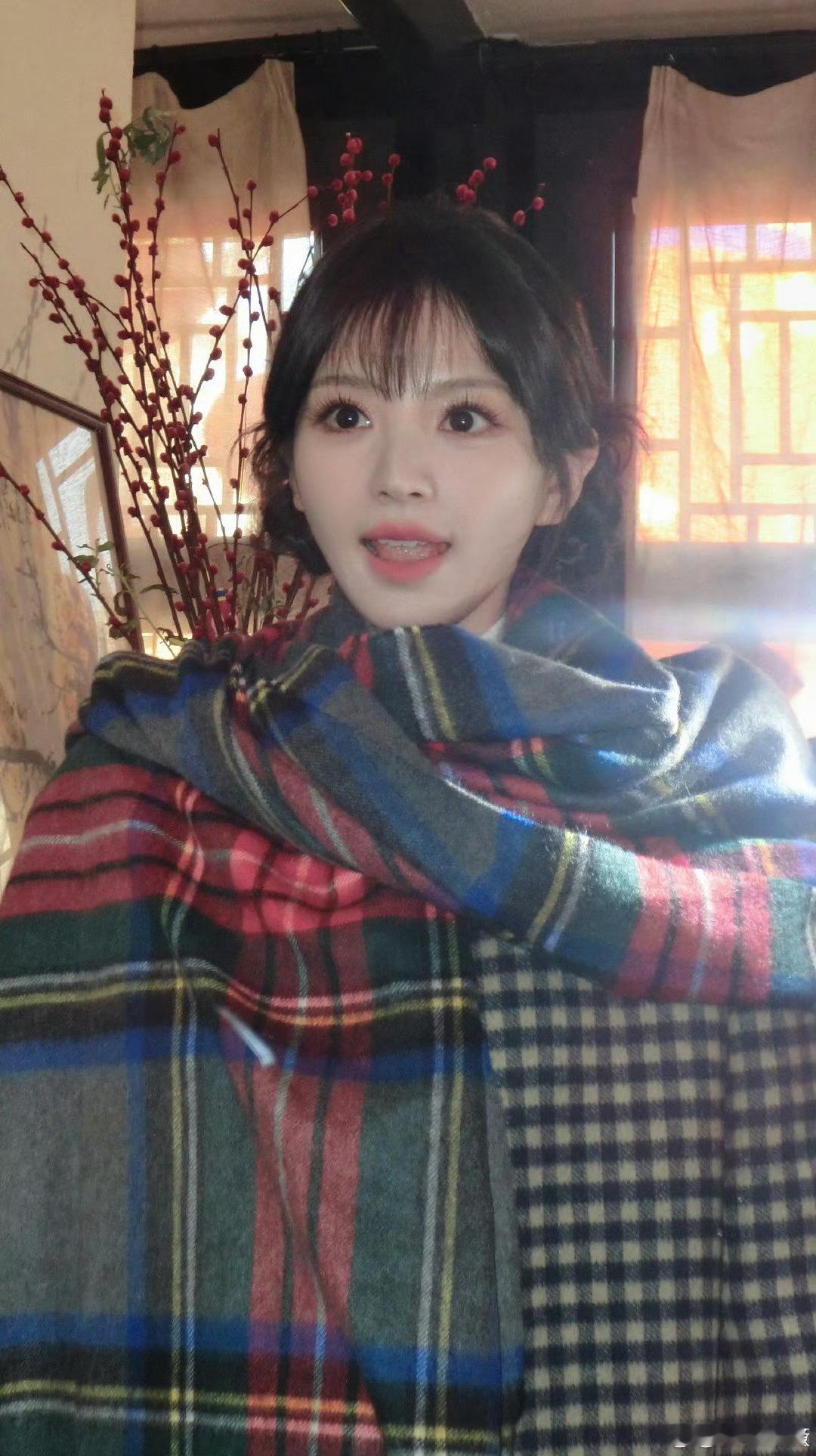 绝啦!田曦薇人猫plog闪亮登场✨她萌，猫猫康康也萌，合照更是萌力爆棚。好想知