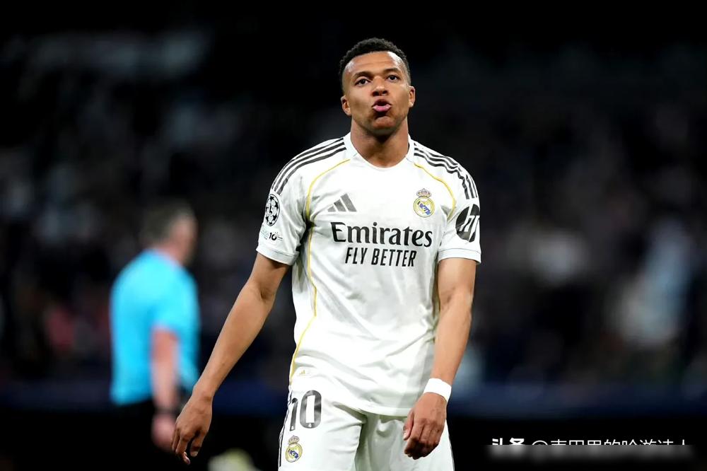 别再吹什么红蓝风骨了。巴萨的命门，早就被焊死在两个人的工资单和伤病报告里。一