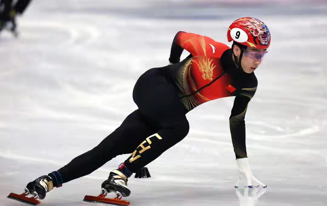 北京时间2026年2月13日，在米兰冬奥会短道速滑男子1000米决赛中，孙龙夺得