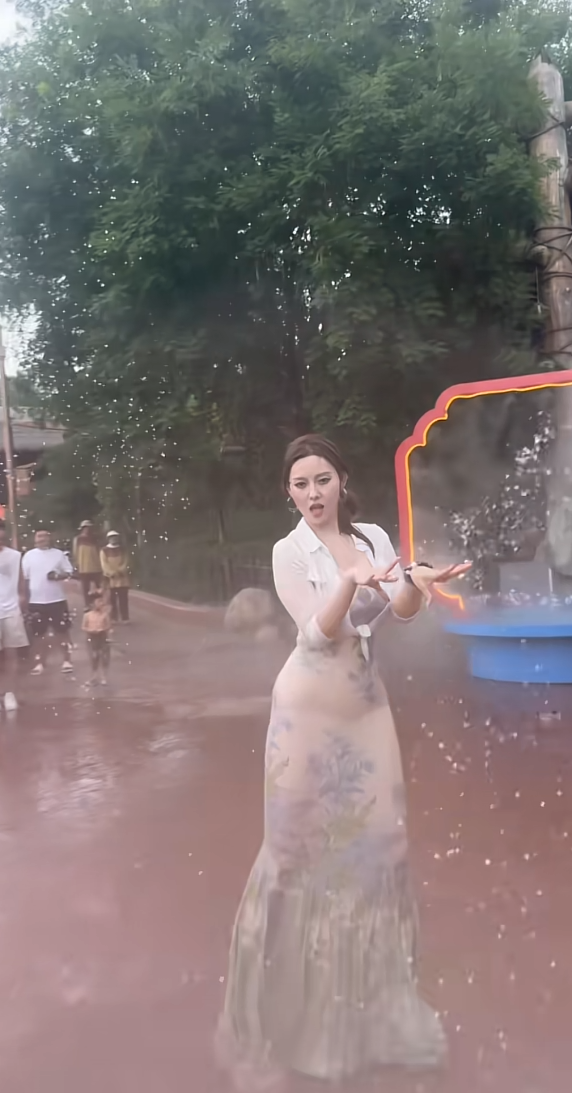 夏天到了就是要玩水！！！[思考]
