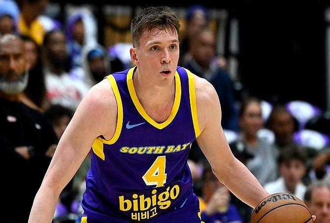 湖人这赛季，基本是交代了。东契奇和里夫斯双双赛季报销，俩人加起来场均57分，