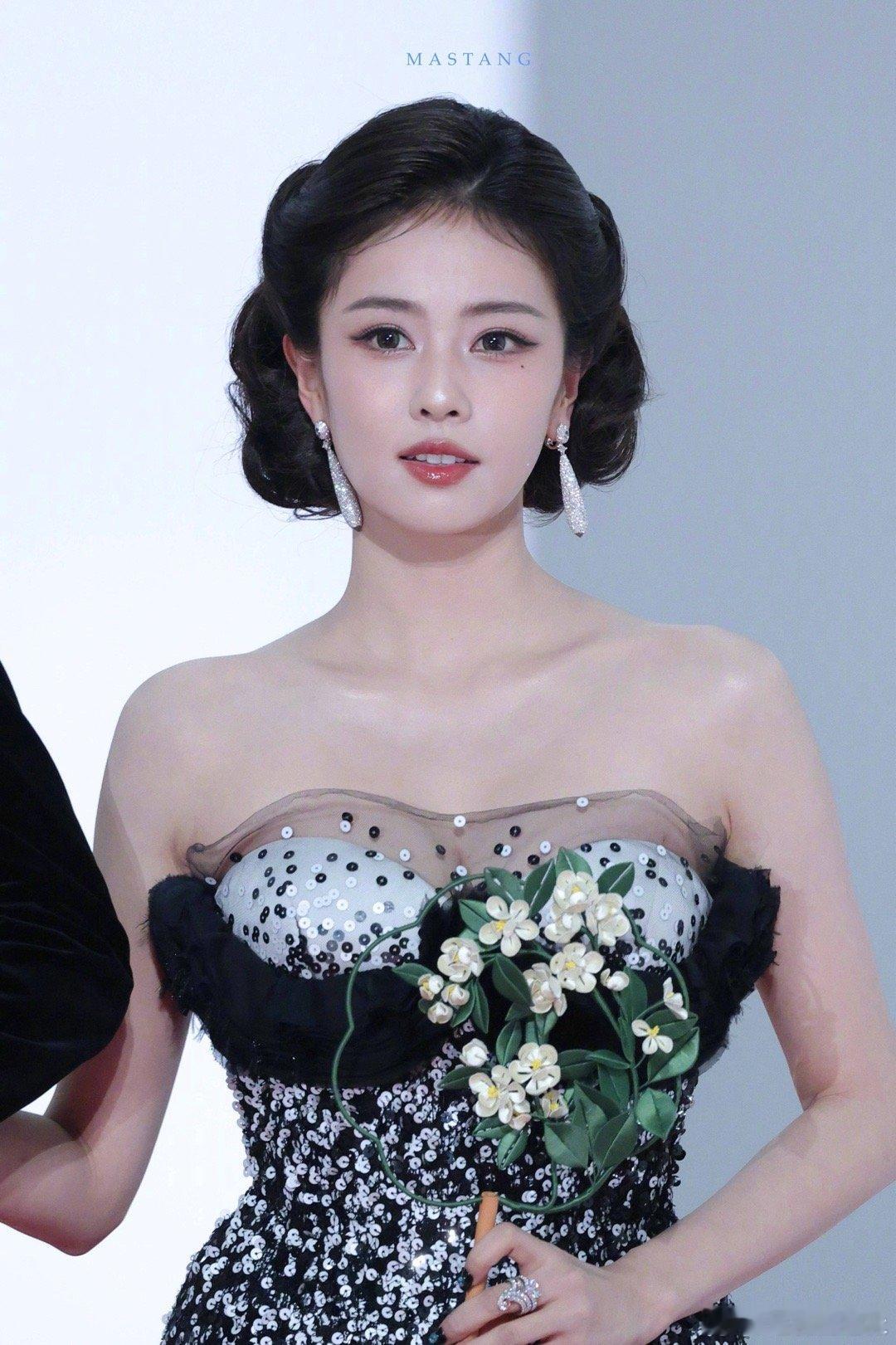 星光大赏女明星盘发星光大赏盘发星光大赏女明星盘发造型星光大赏女明星盘发造型白鹿/