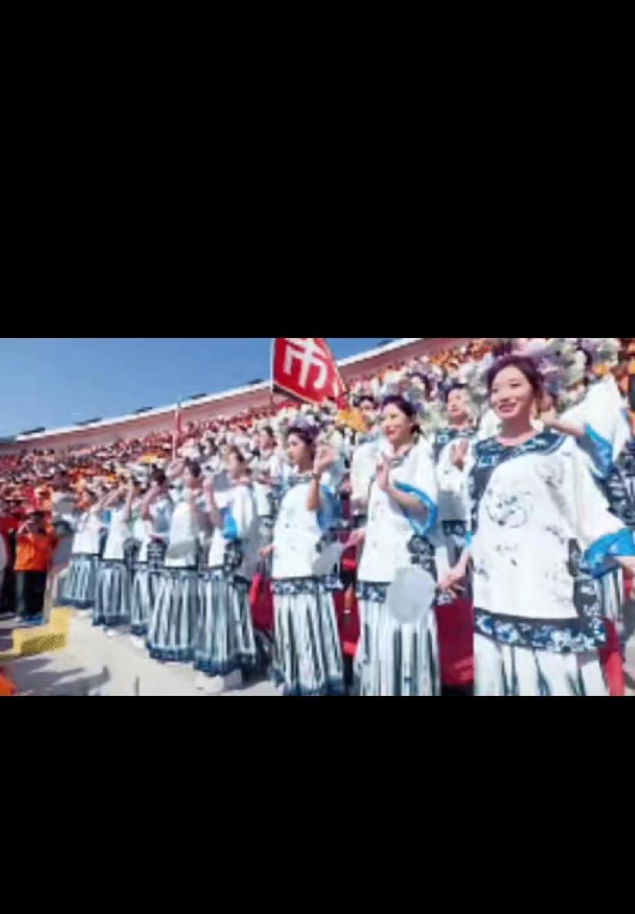 大明湖畔的夏雨荷，这是一个多么悲惨的清初故事，被拿来作为这种炫耀文旅，很悲壮。