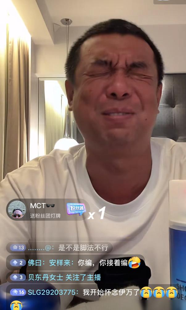 0比5，邵佳一赛后弯腰道歉，徐亮却在直播里点了根烟：哥，当初劝你别接，你非接