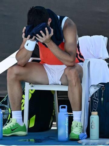 阿卡似乎也被热🥵的不行，这墨尔本今年咋这么热这很澳网澳网2026ATPATP超