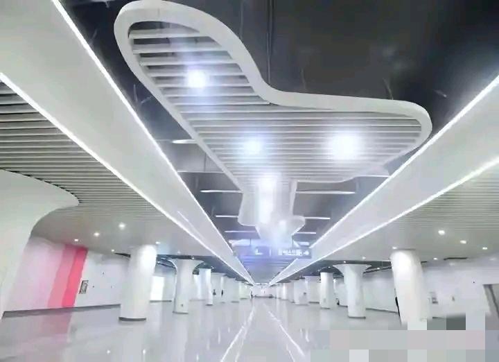 济南火车站北广场虽然小了点，但感觉影响其实不大，因为不需要去地面。北广场地
