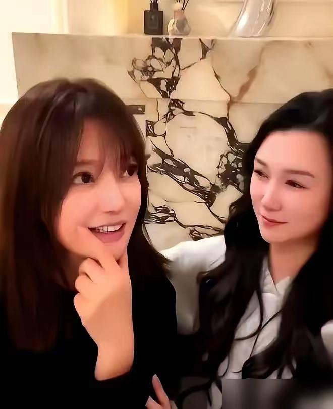 久未露面的赵薇又开始蠢蠢欲动了，刚出来搞直播，就被平台拉黑。有网友说，好样的。