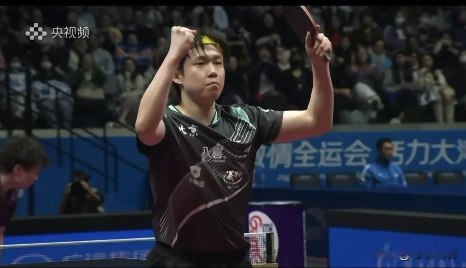 王楚钦，世界第一的胳膊！痞帅痞帅的动作太热血了！看的人热血沸腾！就喜欢耶耶这牛