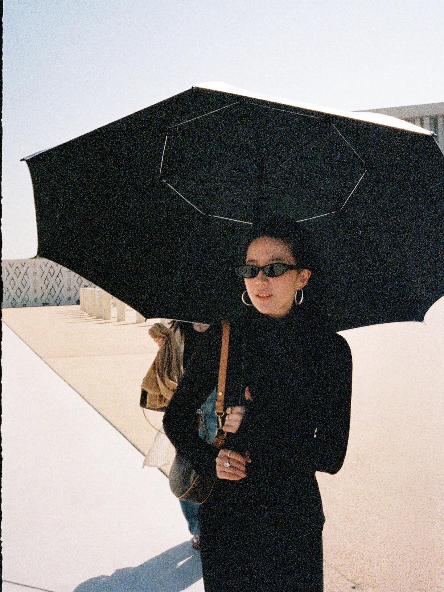 刘亦菲刚刚更新ins阿布扎比竟然还有库存刘亦菲