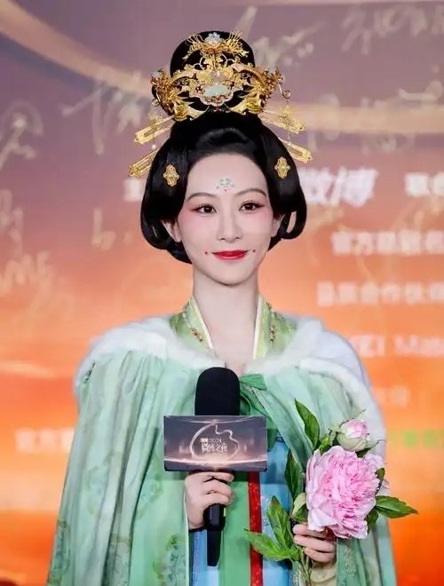 杨紫别怪我说话难听你的《长相思》和《锦绣芳华》，虽然都有第二部，但是这个收视