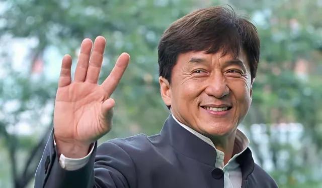 最近成龙又被推上风口浪尖，不少人说他可能要晚节不保，先是前替身“火星”发求助视频