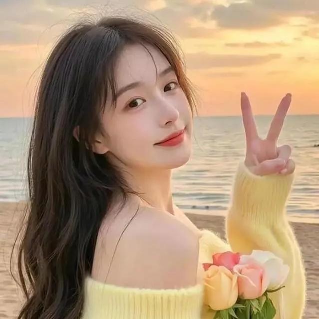 海边的温柔时光，微笑与花束的浪漫邂逅海边微笑美影海边浪漫照海风里微笑海滨玫