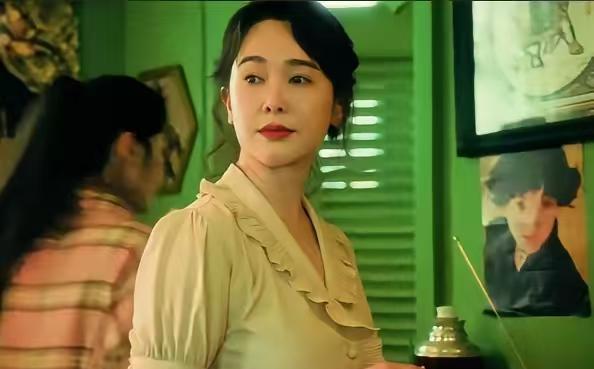 《扫毒风暴》大结局关键人物是花姐，她是卧底李百川的女友，也是康叔的女儿。李百川暴