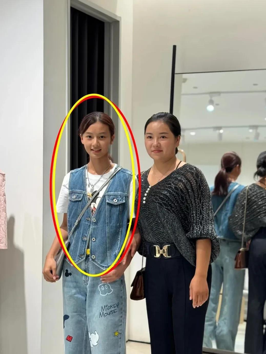 天呐…于正签的新人也太不上镜了…本人比照片还美啊，妆容加上精致的五官还有这看不