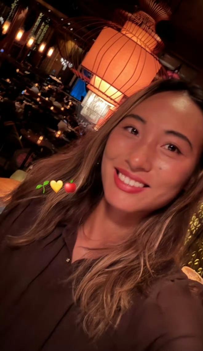 郑钦文低调备战2026美网资格赛，她的社交媒体不忘更新。女单那张外卡，美网组委