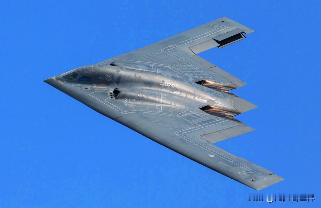 美国武器造价贵的真正原因是什么?美国武器造价贵，原因可不少。就拿轰炸机来说，B
