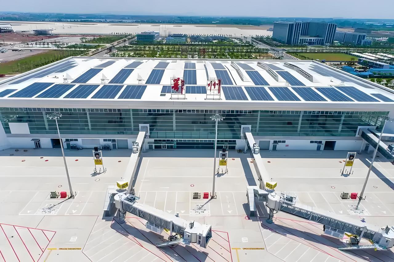 花湖机场配套设施走向完善，真的太方便客户了！2024年，它的货运枢纽功能大幅增强