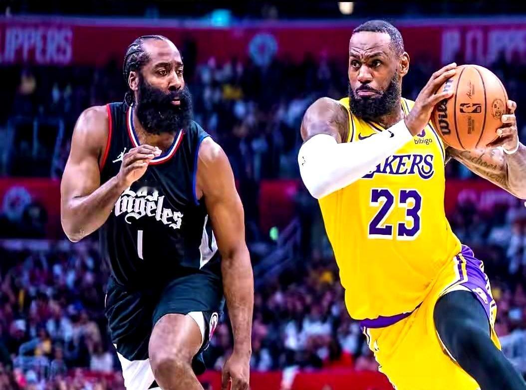 出人意料！11月27日，湖人和快船传来3条新消息：湖人这边刚大胜快船，豪