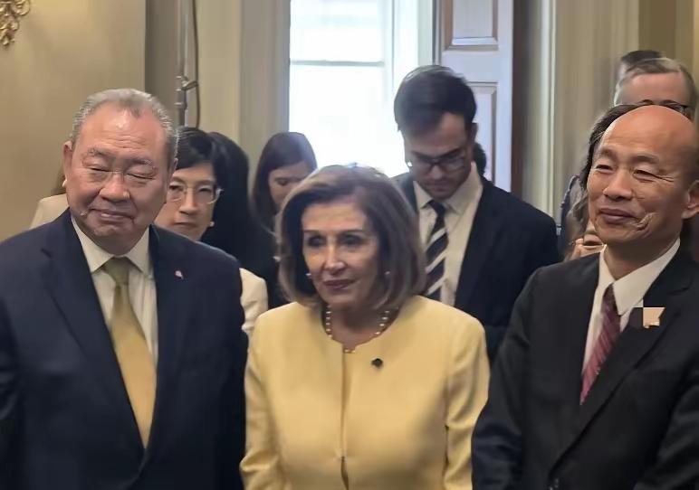 沈富雄一句话戳破韩国瑜窜美所谓“高规格”泡泡，在家没脑袋，出门没脊椎韩国瑜窜