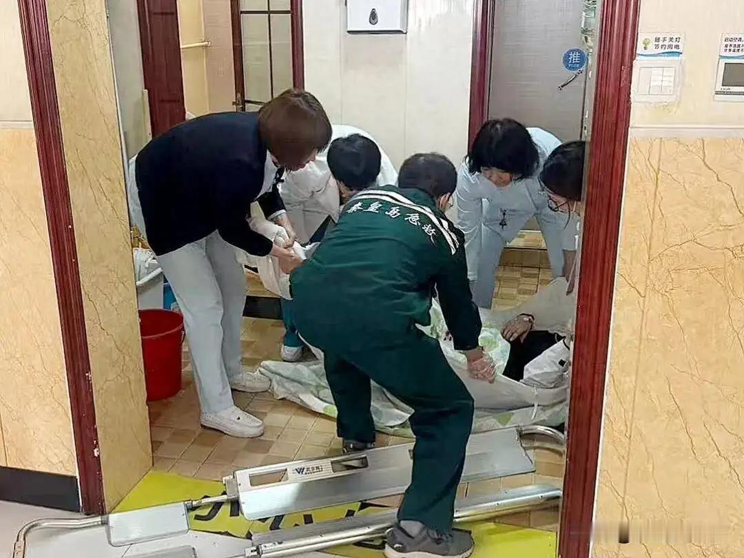 2025年4月的一个下午，河北秦皇岛某医院儿科输液区，一声尖叫打破了所有人的平静