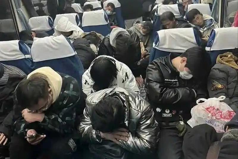 其实在很多历史和社会学的讨论中都非常有共鸣。它非常犀利地指出了社会结构中一个很经