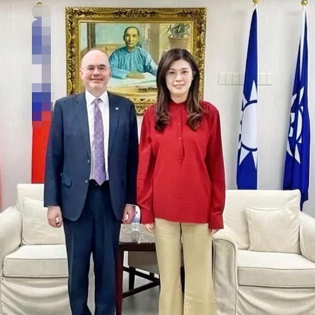 韩国瑜明协商军购案！郑丽文今会见谷立言立院长韩国瑜明天将召集朝野党团再次协商