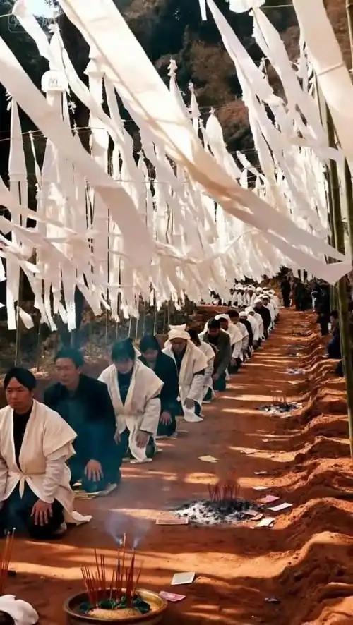 新的殡葬制度将于2026年3月30号执行，大概意思就是：一切从简，城里可以选火葬